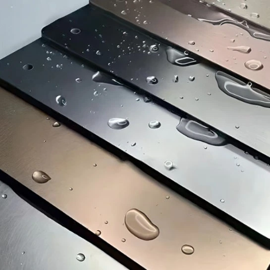 Kovový kartáčovaný lepicí panel